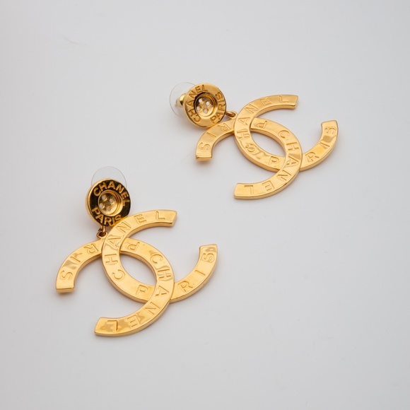 CHANEL RUNWAY BUTTON METAL LOGO LARGE DANGLE DROP STATEMENT EARRINGS (2021) - Picture 2 of 5